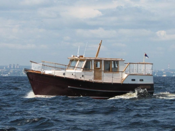 Wooden displacement tourist boat Grumant-30